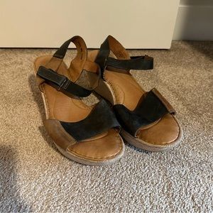 Size 11 Born Sandals